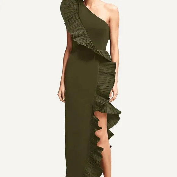 Ruffle Extravaganza - Picture 2 of 3